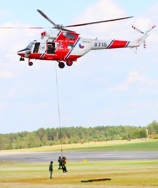 Räddnings helikopter w-3a sokol — Stockfoto