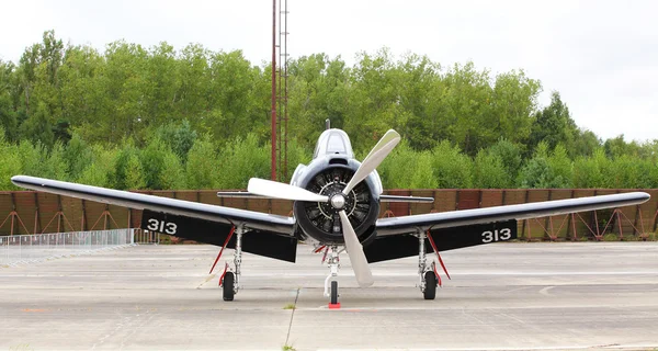具有历史意义的美国训练飞机 t28 木马空气熊 — 图库照片