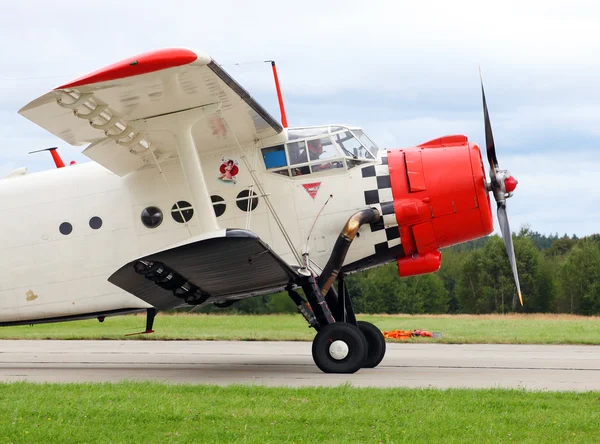 Słynny zabytkowy samolot paradropper antonov-2 — Zdjęcie stockowe