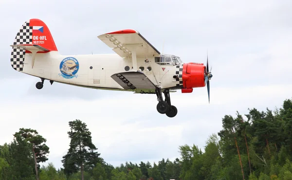 Berühmte historische Flugzeug Paradropper Antonov an-2 — Stockfoto