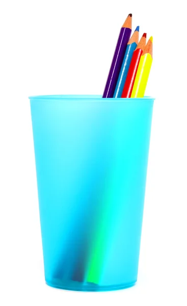 Renkli kalemler ile plastik kap — Stok fotoğraf
