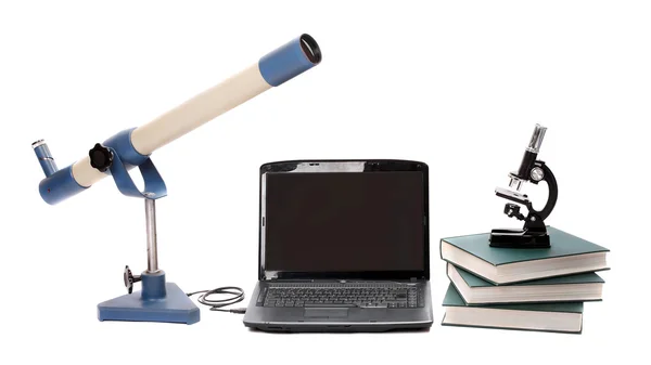 倒置笔记本电脑与显微镜望远镜 — 图库照片