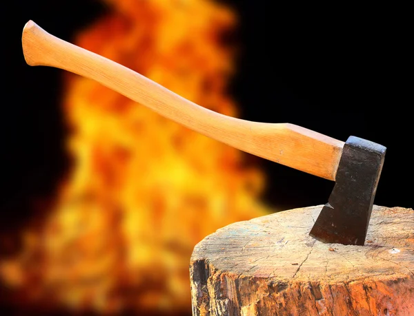Taglio legna da ardere e ascia — Foto Stock