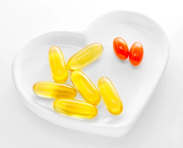 The Omega-3 pills on a white plate — Stock Photo, Image