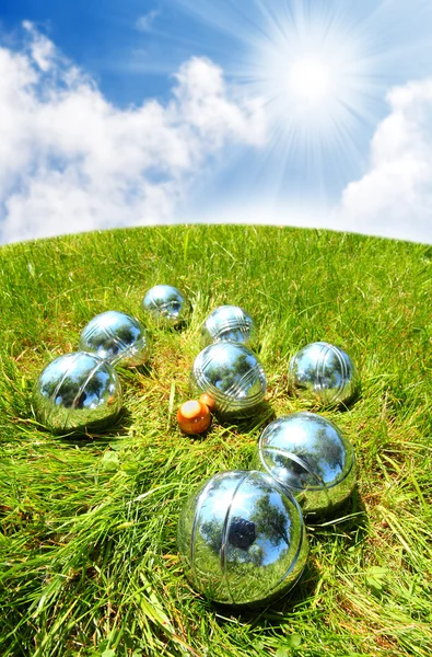Яйца бочче на зеленой траве . — стоковое фото