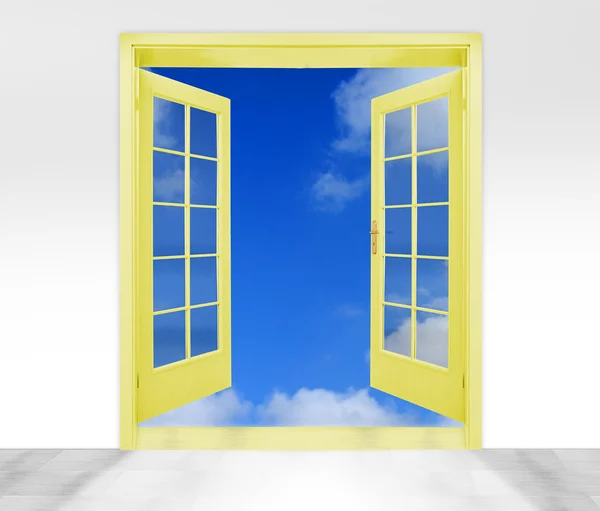 Open door to sky - conceptual image - business metaphor — Stock Photo, Image