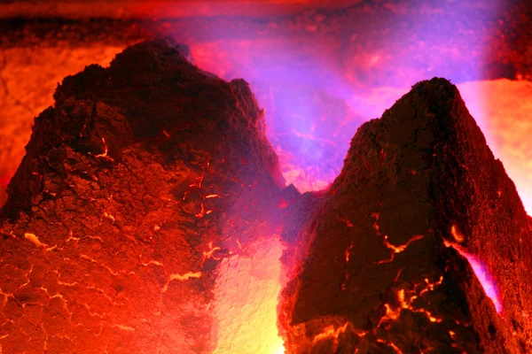 Bruciare la lignite - immagine concettuale - riscaldamento globale . — Foto Stock