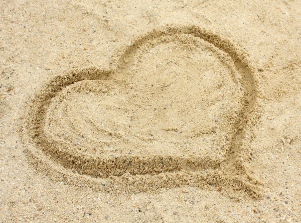 Coeur tiré dans le sable — Photo