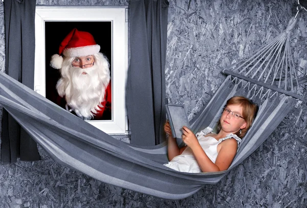 Flicka och santa — Stockfoto