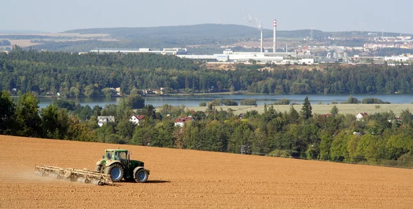 Combine harvesting wheat. — Stock Photo, Image