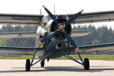 tarihi uçak paradropper antonov an-2'de Havaalanı hattı