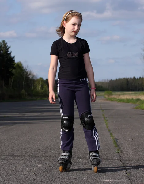 Chica patinadora —  Fotos de Stock