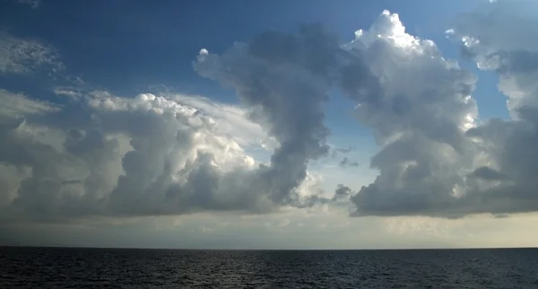 Himmel über dem Meer — Stockfoto