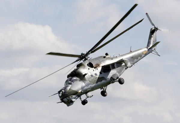 Helikopter mi-24 hind - tjeckiska flygvapnet — Stockfoto