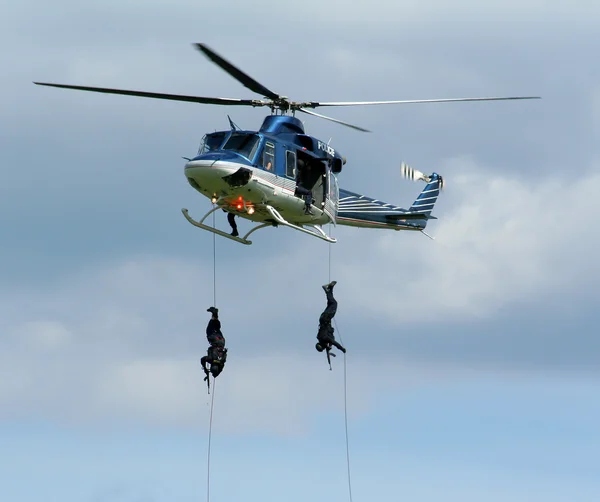 Polizeiaufgebot im Einsatz — Stockfoto