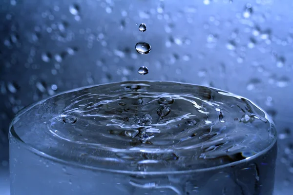 Salpicadura de agua en vidrio —  Fotos de Stock