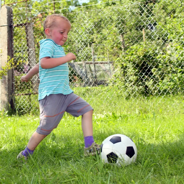 Chłopiec piłka nożna — Zdjęcie stockowe