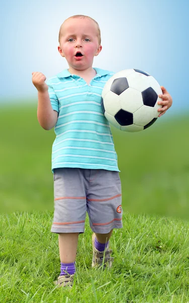 Chłopca gospodarstwa piłka nożna — Zdjęcie stockowe