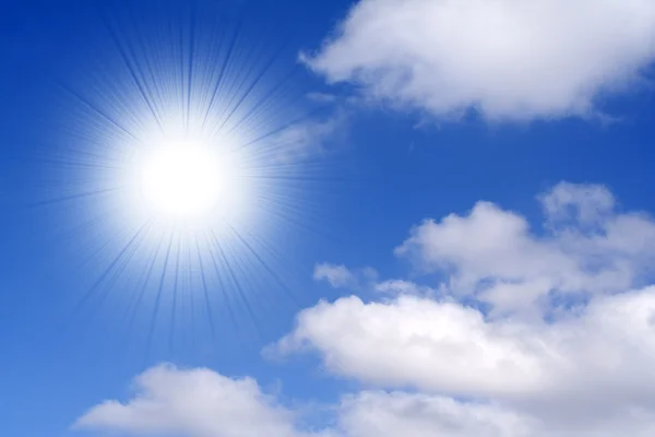 Солнечное голубое небо — стоковое фото