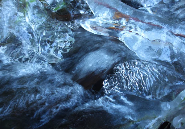 Water and ice in brook — Stock Photo, Image