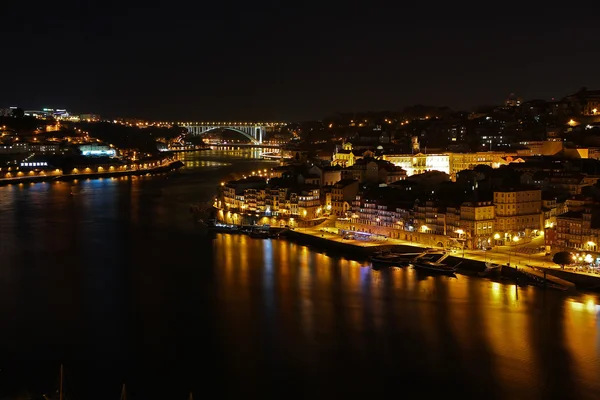 Panoramautsikt över natt syn på ribeira, porto, portugal — Stockfoto