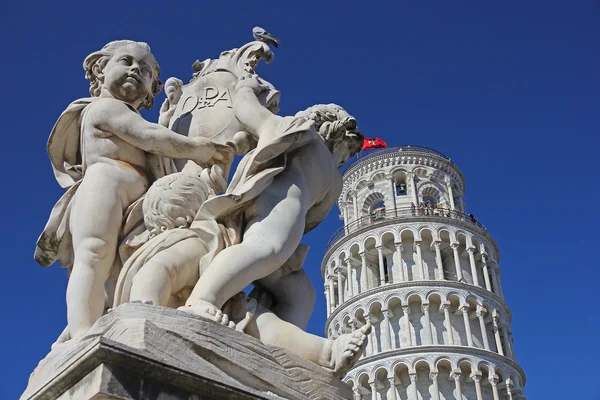 Eğik Pisa Kulesi, İtalya