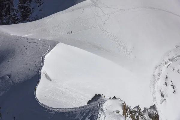 Escalador en la montaña Alpes — Foto de Stock