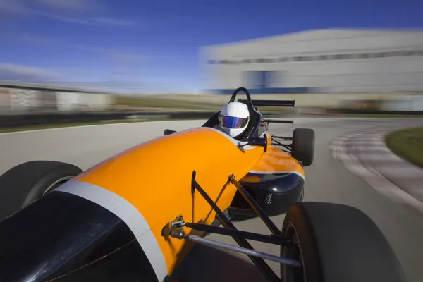 Bolide condução a alta velocidade em circuito.Camera on board view bac — Fotografia de Stock