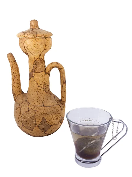 antika çay potu mantar ve çay Kupası beyaz izole yapılmış.