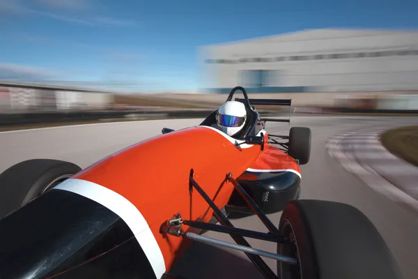 Conducción de bolide rojo a alta velocidad en circuito.Cámara a bordo —  Fotos de Stock