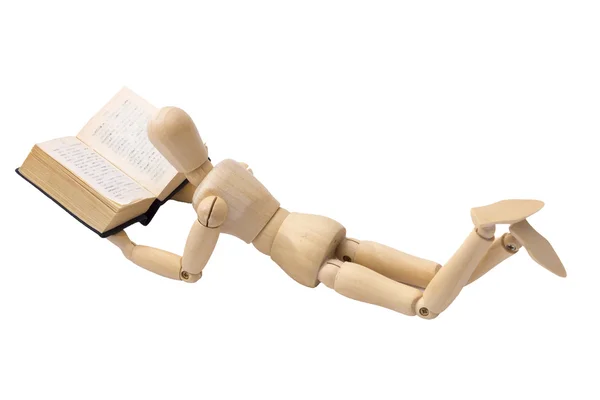Drewniany model człowieka czytanie book.isolated na biało Zdjęcie Stockowe