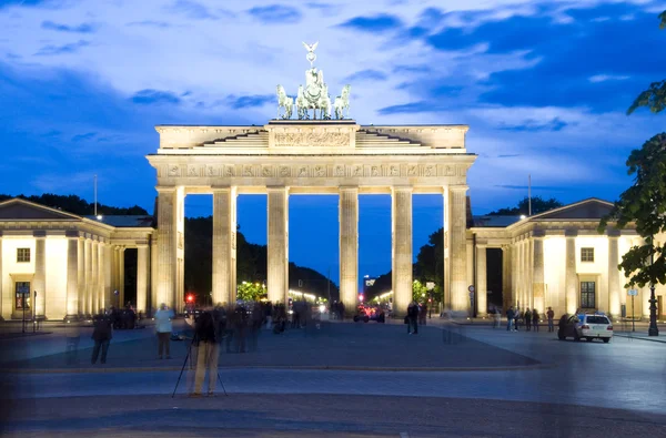 Brandenburg gate Berlijn Duitsland nacht lichten scène — Stockfoto