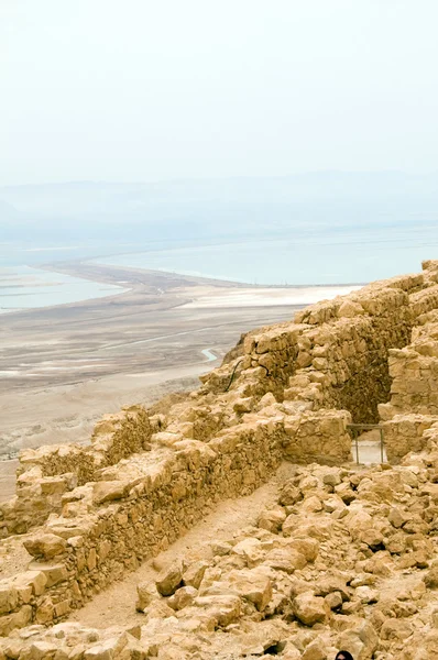 Masada a antiga fortaleza no deserto da Judeia com vista para o th — Fotografia de Stock