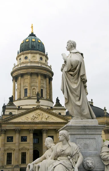 Немецкая католическая церковь Gendarmenmrberlin — стоковое фото