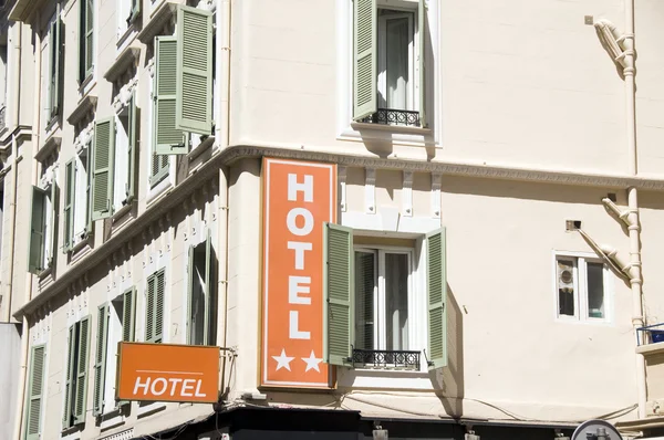 Typische Franse hotel het platform nice Frankrijk grote ramen shu — Stockfoto