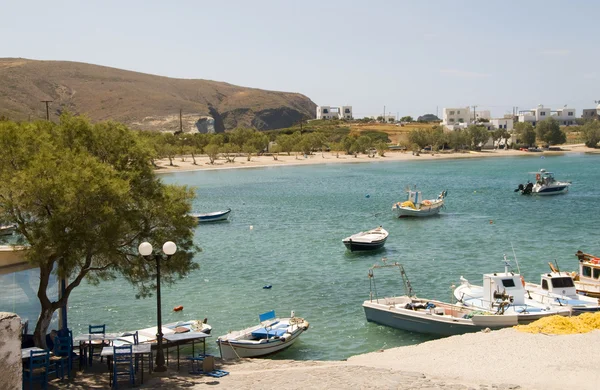 Puerto y playa Pollonia Milos Islas Cícladas Grecia — Foto de Stock