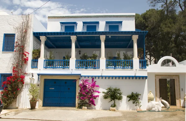 Typische weiße tunesische Architektur tunisia africa sidi bou sagte — Stockfoto