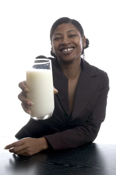 Mujer con vaso de leche —  Fotos de Stock