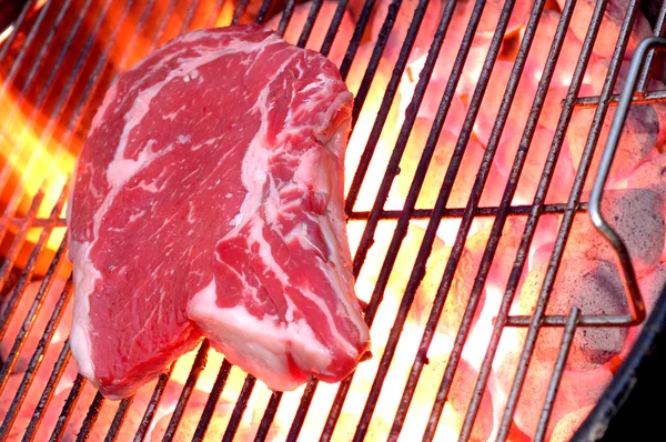 Steak on the grill — Stock Photo, Image