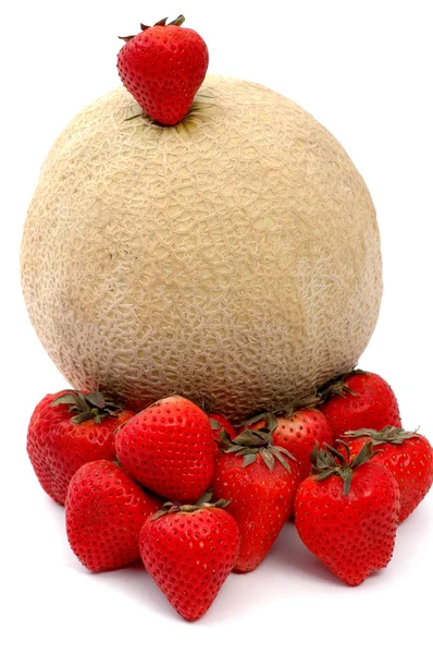 Athena melon and strawberries — Stock Photo, Image