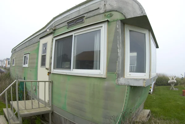 Aan het strand van mobiel huis — Stockfoto