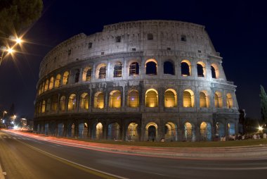 Colosseum akşam alacakaranlıkta