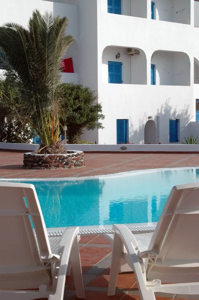 Hotel pool greek islands — Stock Photo, Image