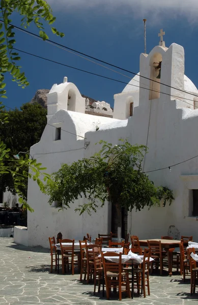 Greckie tawerny i kościół i klasztor — Zdjęcie stockowe