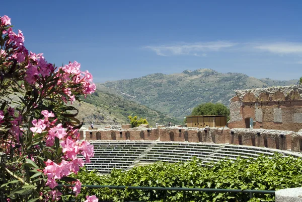 Strand kust van SiciliëTaormina Yunan-Roma Tiyatrosu İtalya — Stok fotoğraf