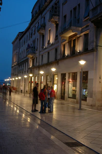 Rua comercial — Fotografia de Stock