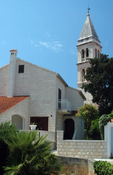 Kirkko ja arkkitehtuuri croatia — kuvapankkivalokuva