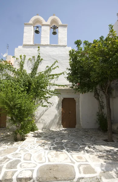 Grego ilha rua cena velho igreja — Fotografia de Stock