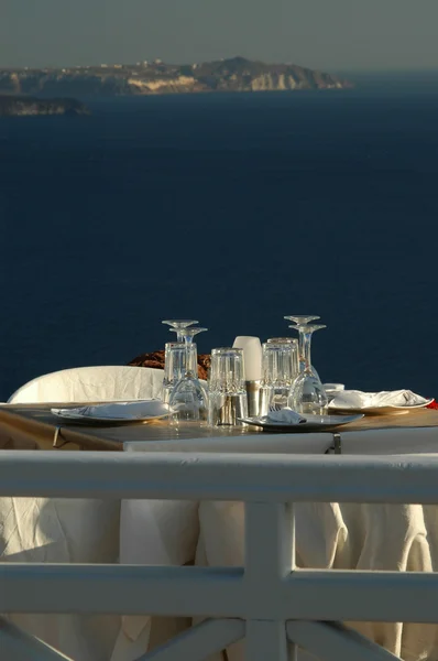 Restaurant setting oia town santorini greece — Stock Photo, Image