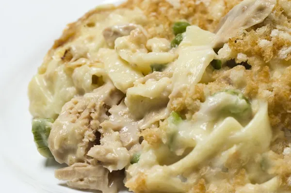 Tuna noodle güveç